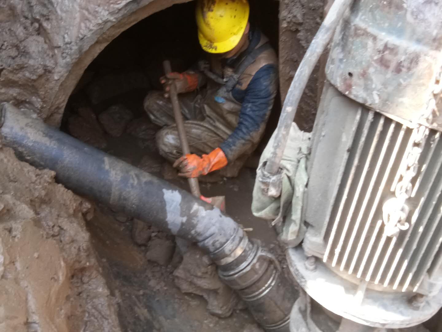 青湖路街道管道清淤