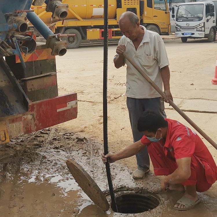 青湖路街道雨水管道清淤